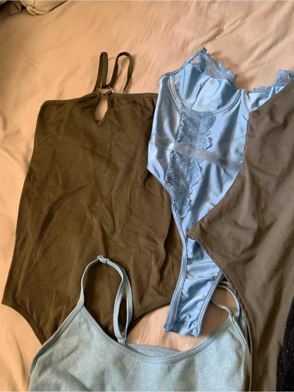 TOPS BUNDLE ‼️ - Picture 4 of 9